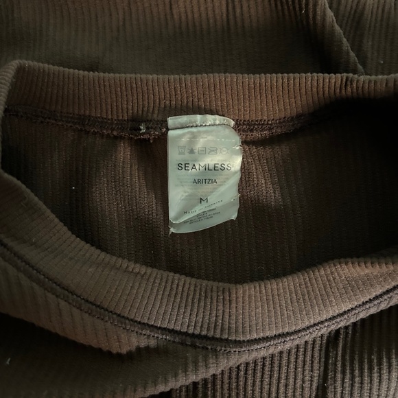 Aritzia Rib Seamless Willow T-Shirt - Picture 4 of 4